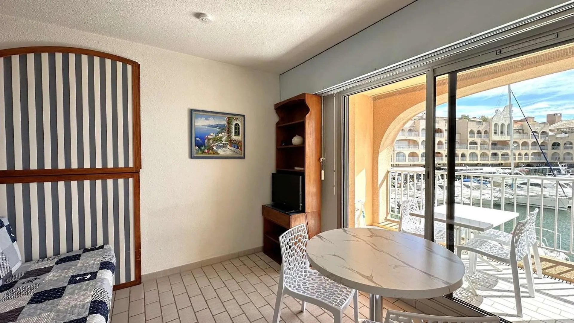 Apartment Hyedhi Studio Pour 4 Personnes Avec Vue Mer Sur Le Port D'Hyeres France