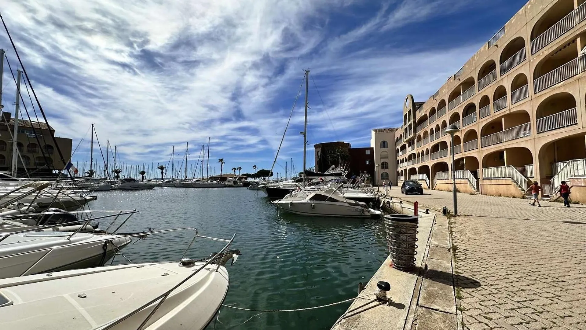 Hyedhi Studio Pour 4 Personnes Avec Vue Mer Sur Le Port D'Hyeres France